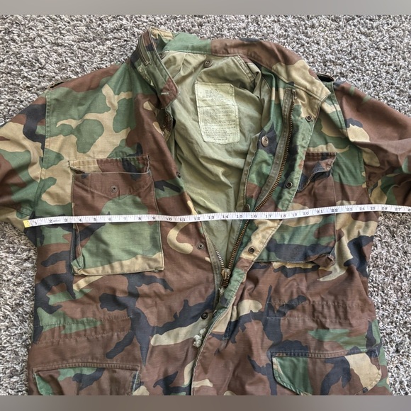 “Rugged Military-Issue Winter Coat – Durable & Warm” - Picture 6 of 11